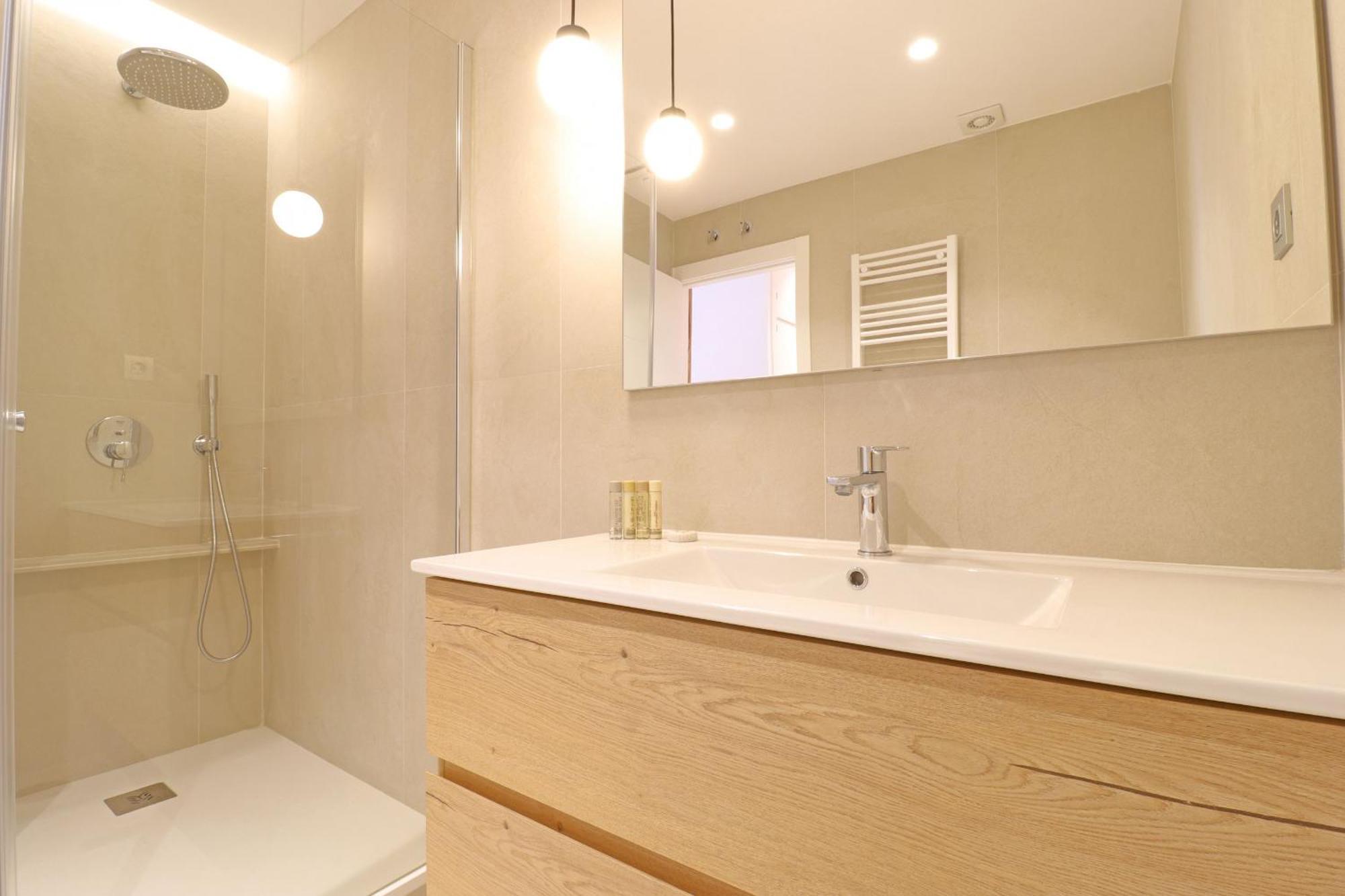 Reina Sofia Suite I มาดริด ภายนอก รูปภาพ